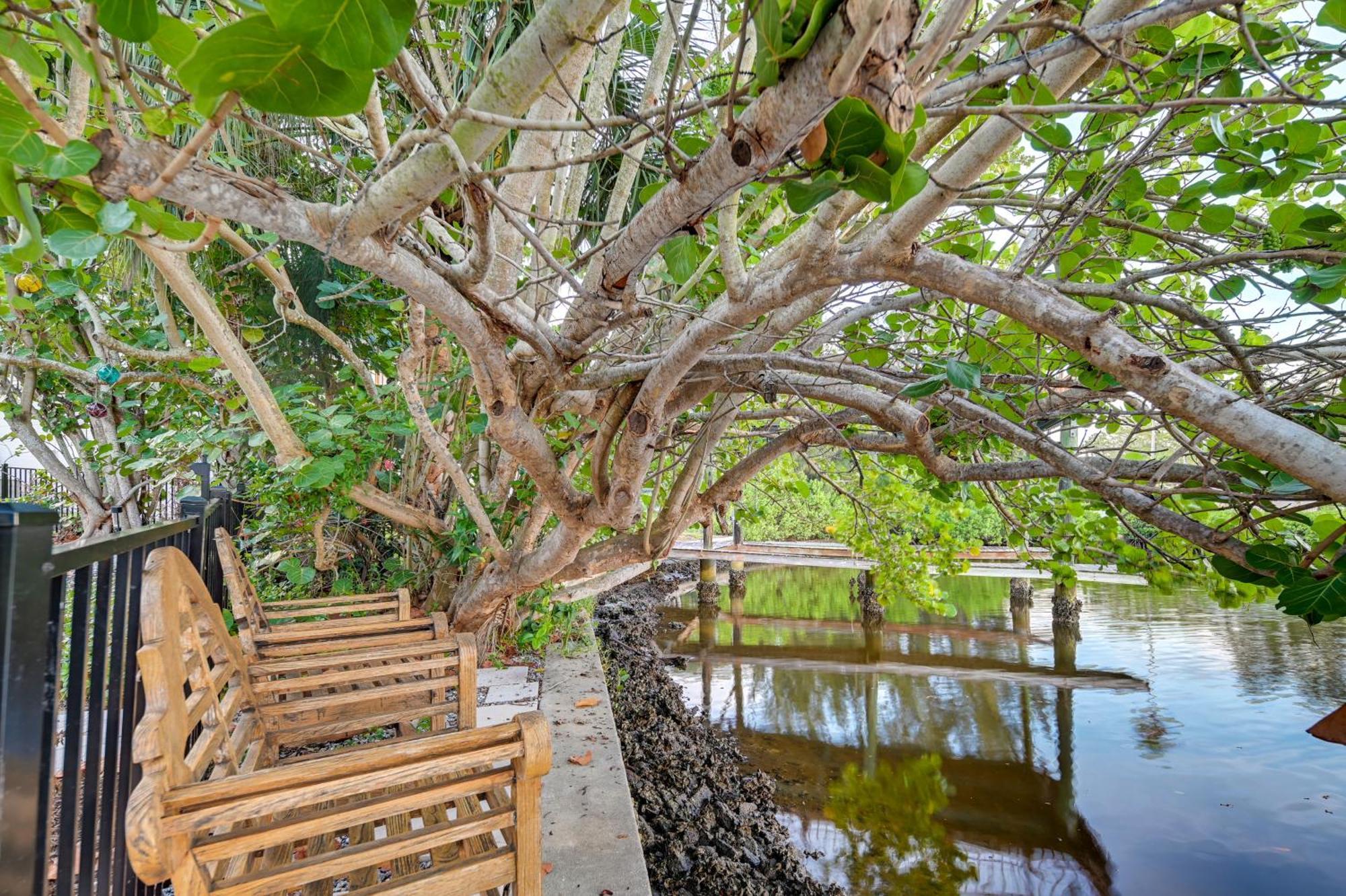 Pet-Friendly Waterfront Home - 2 Mi To Beach! تاربون سبرينغز المظهر الخارجي الصورة