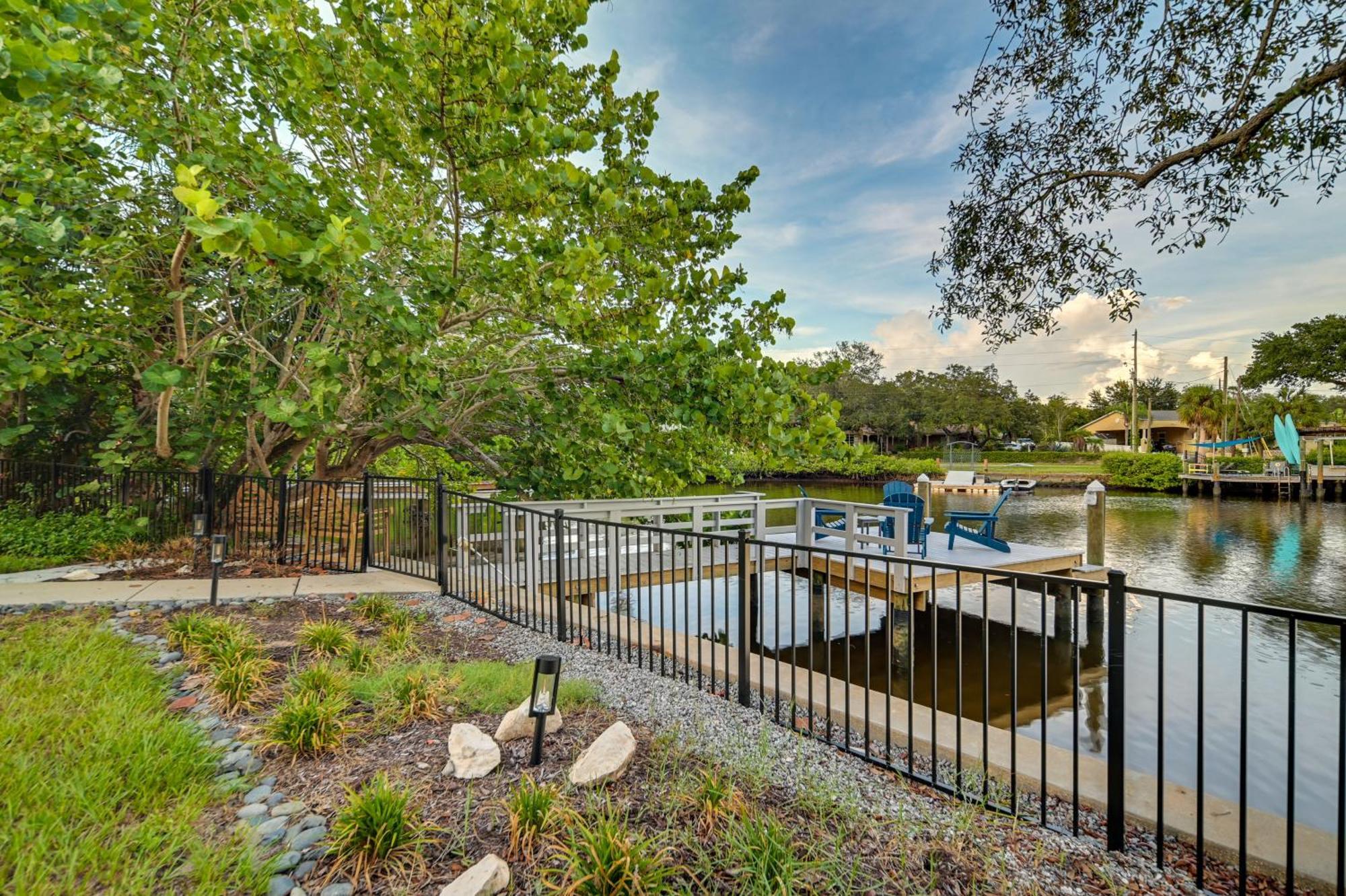 Pet-Friendly Waterfront Home - 2 Mi To Beach! تاربون سبرينغز المظهر الخارجي الصورة