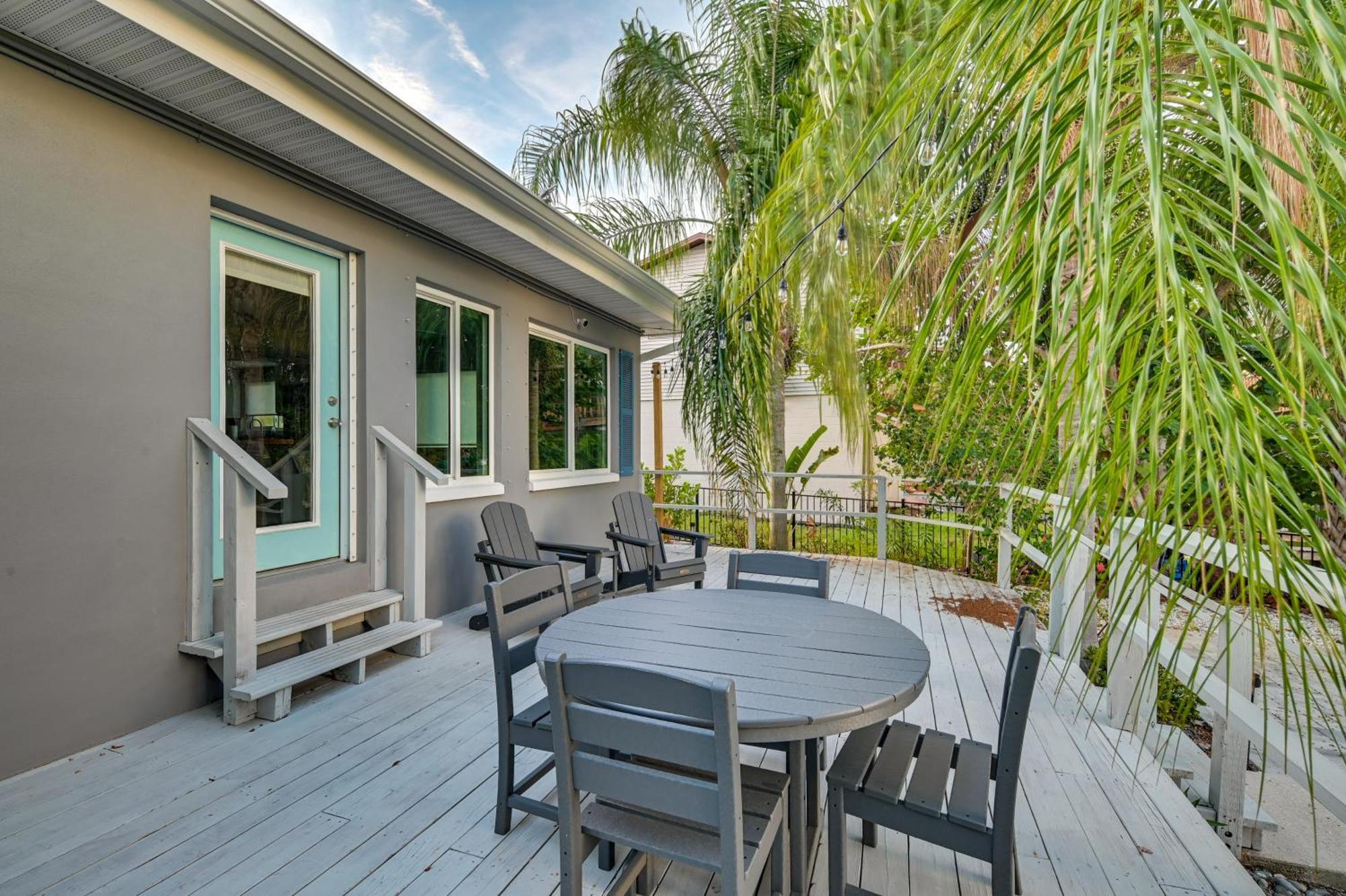 Pet-Friendly Waterfront Home - 2 Mi To Beach! تاربون سبرينغز المظهر الخارجي الصورة